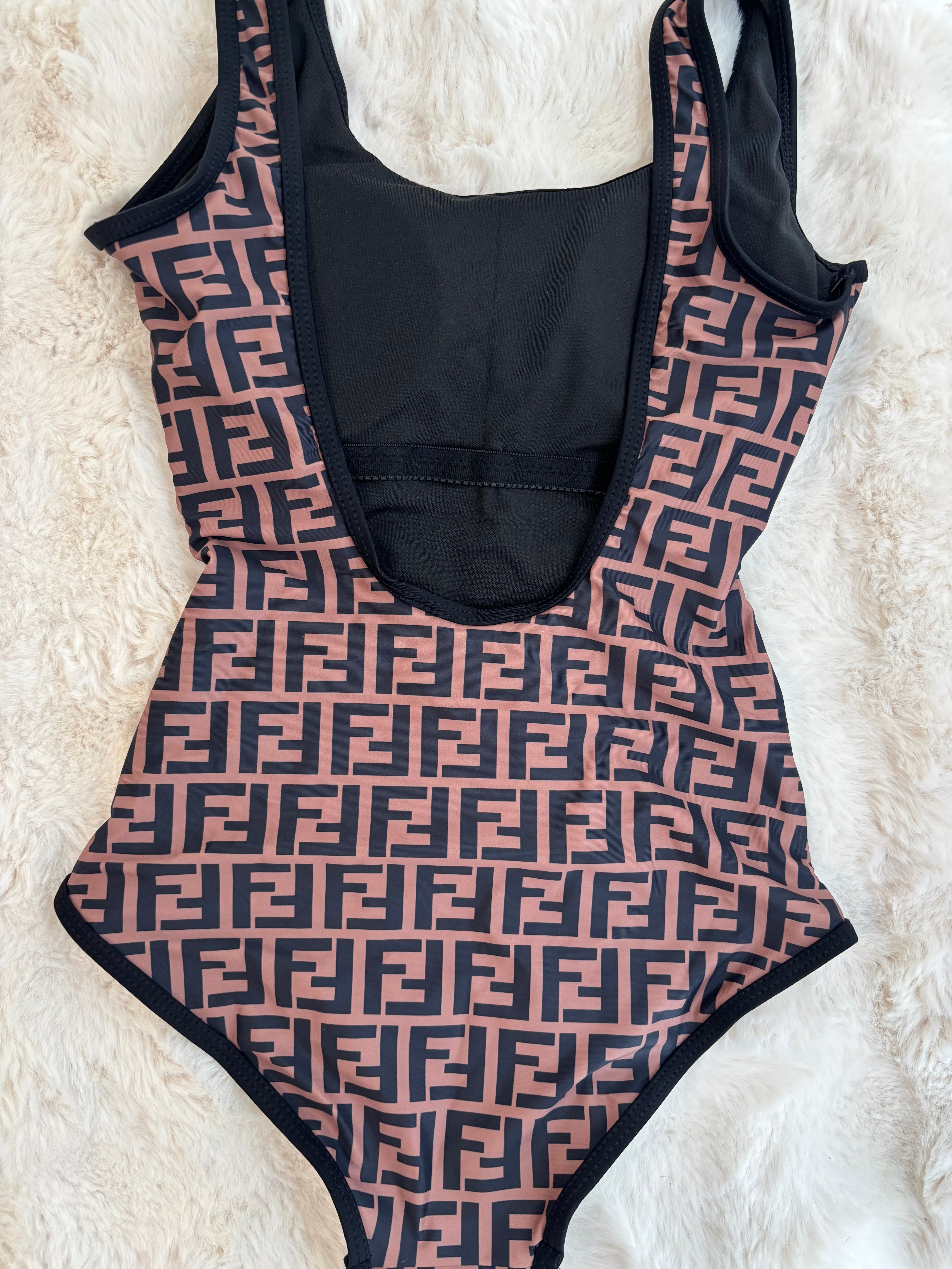 Fendi noir (1 pièce)