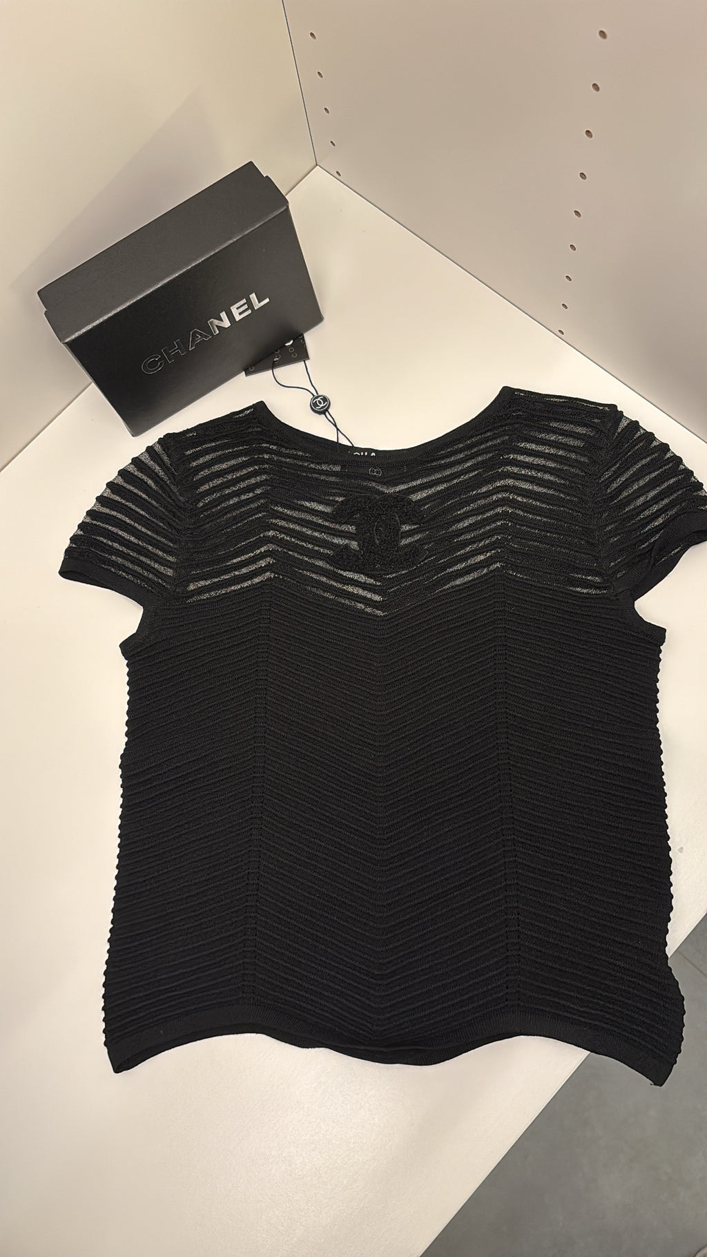 Top Noir à motif