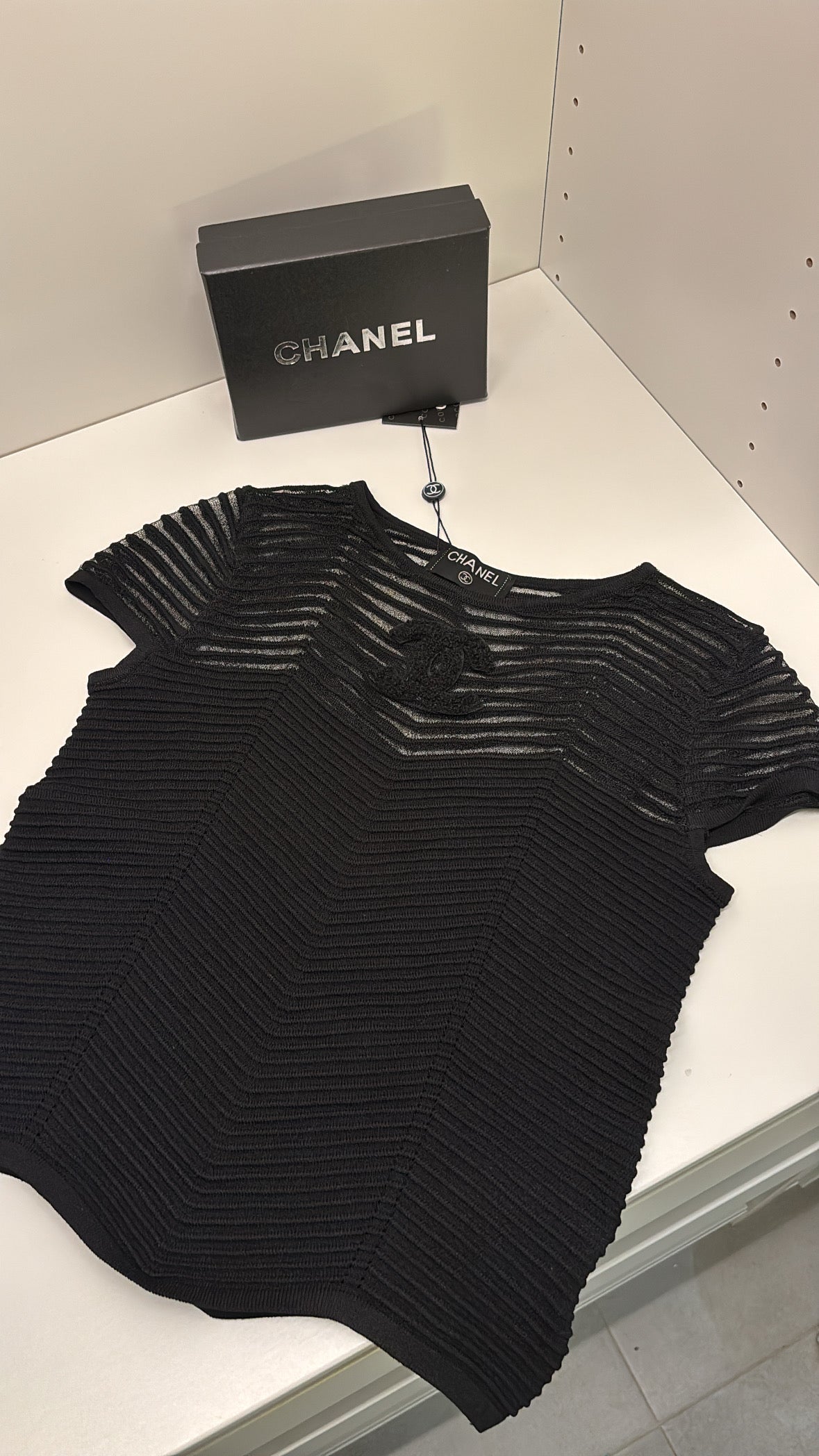 Top Noir à motif